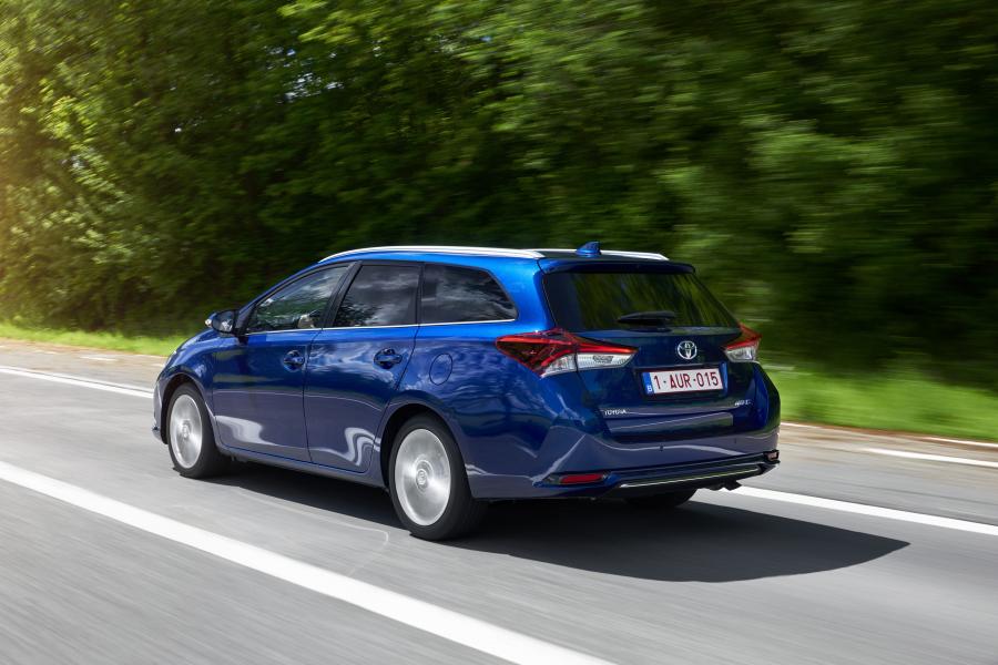  Toyota Auris Tourer Sports 2015 года  (фото 12 из 30)